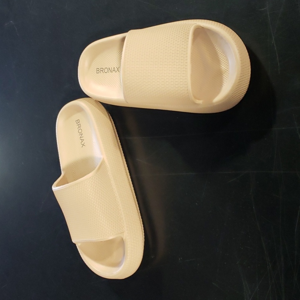 Bronax slide on slippers size 35-36 (4.5 - 5.5 US womens)